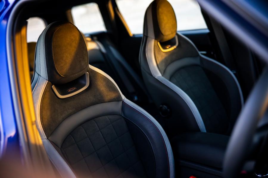 Интерьер Mini John Cooper Works Clubman (F54) 2019 года  (AU) (фото 3 из 38)